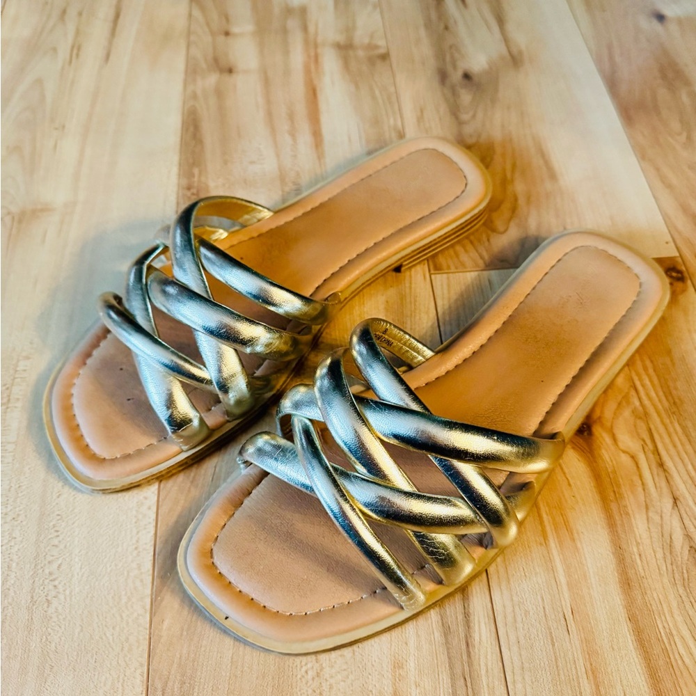 Target Universal Threads slide sandal in champagne Women’s size 8